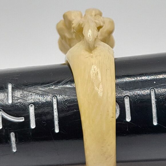 VINTAGE CARVED FLOWER CELLULOID RING US SIZE 8 - Picture 9 of 11